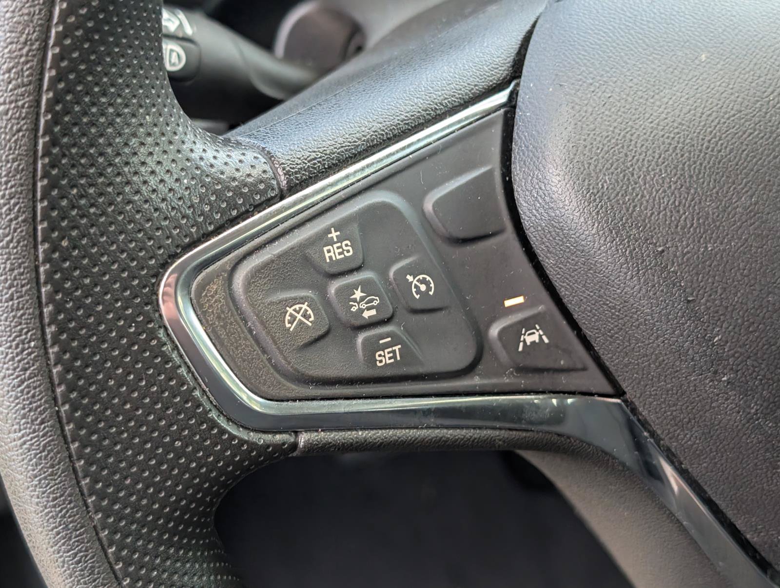 Used 2020 Chevrolet Equinox LT FWD image 19