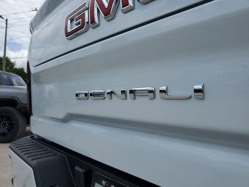 New 2026 GMC Sierra 2500 Denali w/ Denali Reserve Package AWD/4WD image 9