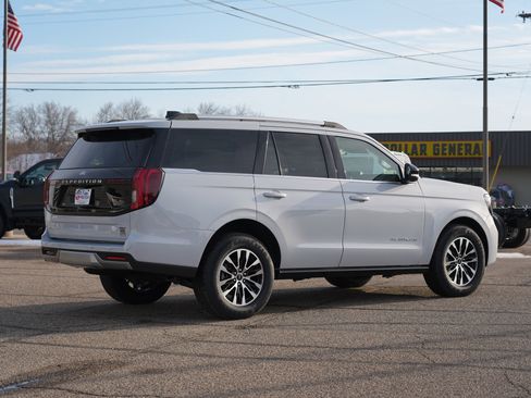 New 2025 Ford Expedition Platinum image 3