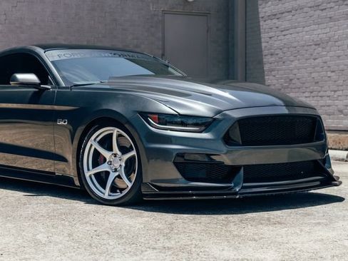 Used 2017 Ford Mustang GT Premium w/ GT Performance Package RWD image 9