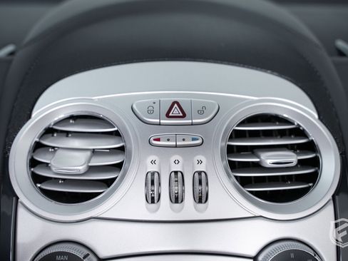 Used 2008 Mercedes-Benz SLR image 27