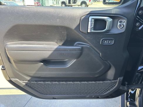 Used 2024 Jeep Gladiator Sport AWD/4WD image 18