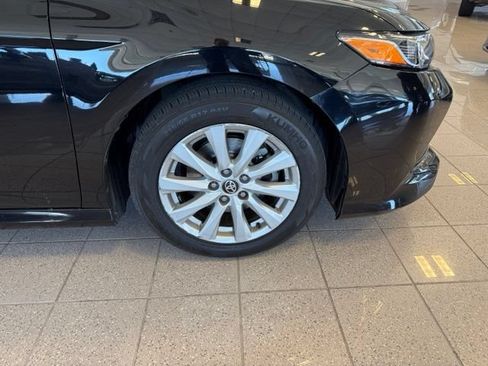 Used 2020 Toyota Camry LE w/ Convenience Package FWD image 10