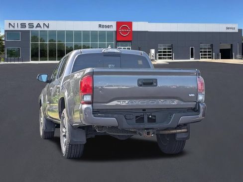 Used 2019 Toyota Tacoma TRD Sport AWD/4WD image 5
