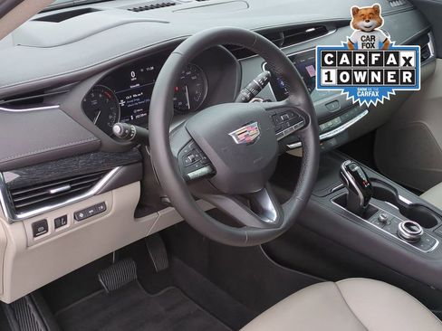 Used 2021 Cadillac XT4 Premium Luxury w/ Technology Package image 2