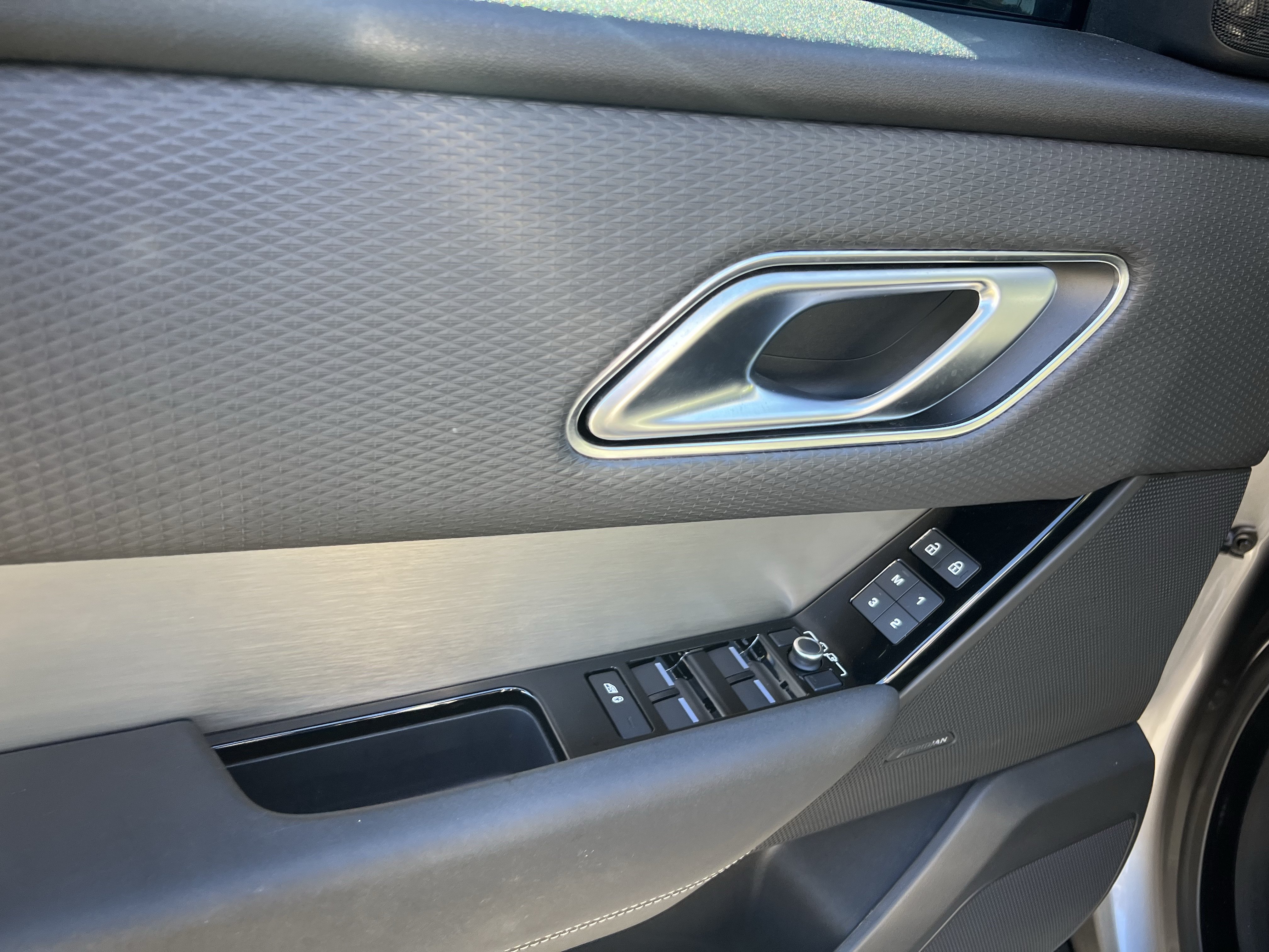 Certified 2023 Land Rover Range Rover Velar R-Dynamic S AWD/4WD image 15