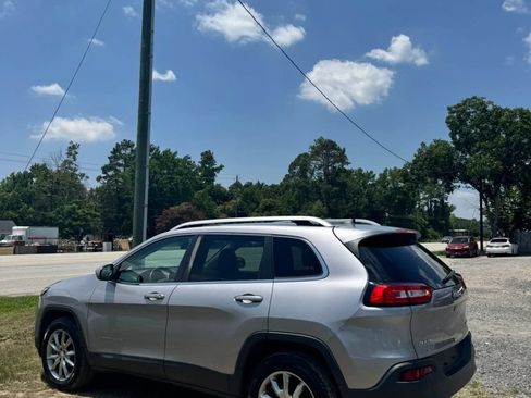 Used 2018 Jeep Cherokee Limited AWD/4WD image 6