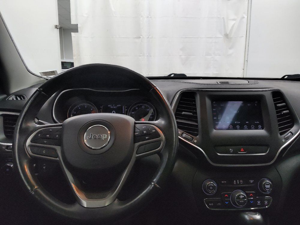 Used 2019 Jeep Cherokee Latitude Plus w/ Comfort/Convenience Group FWD image 22