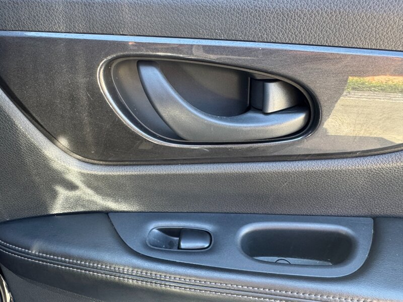 Used 2020 Nissan Rogue S FWD image 37