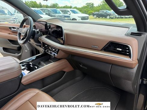 Used 2025 Chevrolet Suburban High Country w/ Sun And Tow Package AWD/4WD image 28
