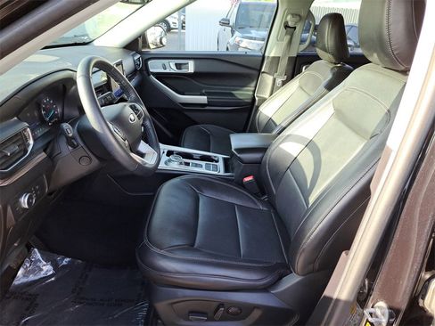 Certified 2022 Ford Explorer Limited w/ Equipment Group 301A image 12