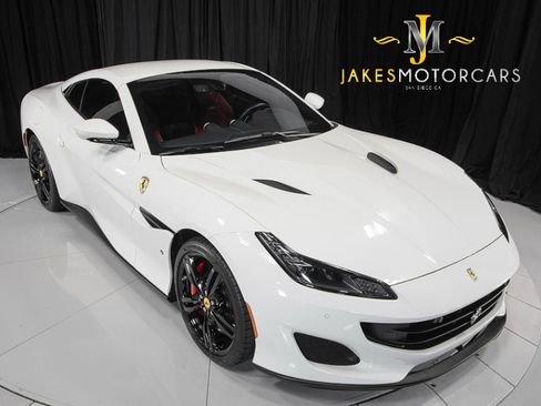 Used 2019 Ferrari Portofino image 15