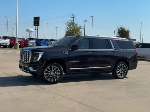 New 2026 GMC Yukon XL Denali w/ Denali Reserve Package image 5