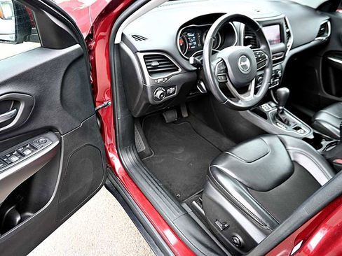 Used 2020 Jeep Cherokee Latitude Plus FWD image 24