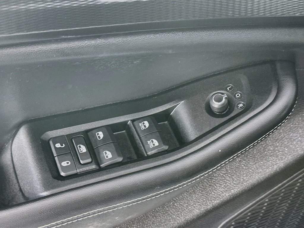 Used 2025 Jeep Grand Cherokee Altitude AWD/4WD image 24