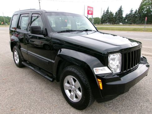 Used 2012 Jeep Liberty Sport AWD/4WD image 2