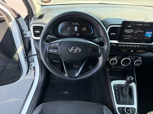 Used 2024 Hyundai Venue Limited FWD image 15