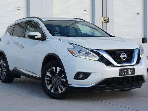 Used 2017 Nissan Murano SV AWD/4WD image 2