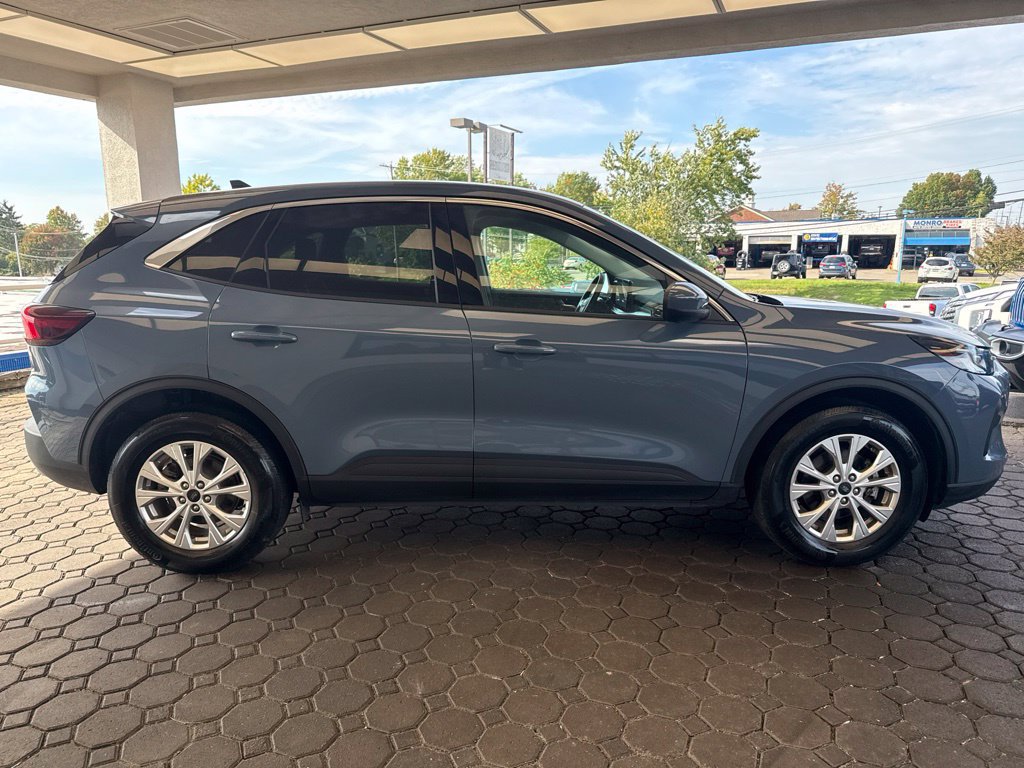 Used 2024 Ford Escape Active w/ Tech Pack #2 AWD/4WD image 5