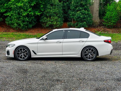 Used 2021 BMW 530i xDrive w/ M Sport Package image 4