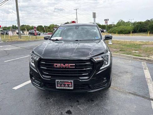 Used 2023 GMC Terrain SLT w/ Elevation Edition FWD image 8