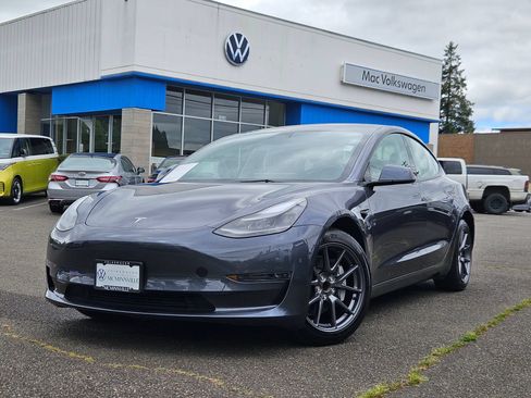 Used 2023 Tesla Model 3 Standard Range RWD image 1