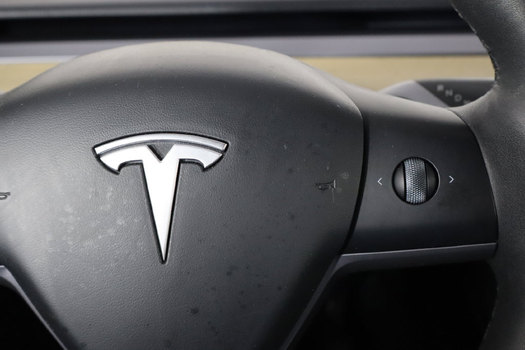 Used 2023 Tesla Model Y 2WD image 10