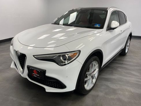 Used 2019 Alfa Romeo Stelvio Ti image 2