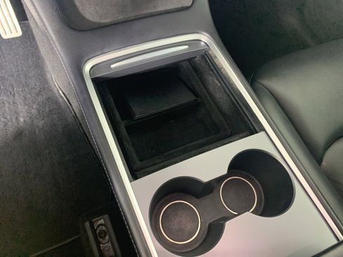 Used 2022 Tesla Model Y Performance image 23