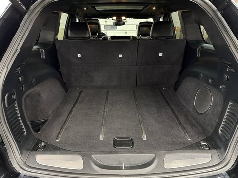 Used 2017 Jeep Grand Cherokee Overland image 24