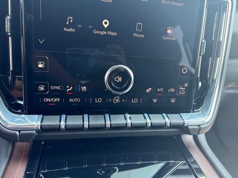 Used 2025 GMC Yukon Denali AWD/4WD image 16