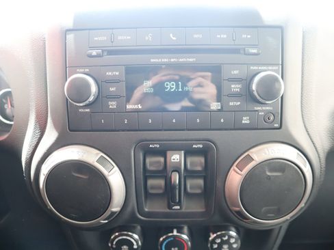 Used 2018 Jeep Wrangler Unlimited Sport S AWD/4WD image 37