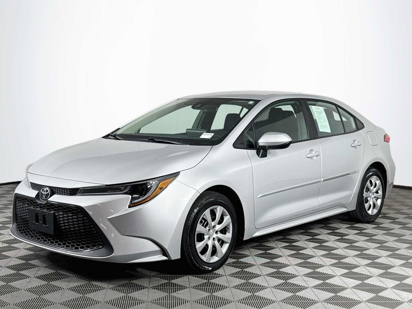 Used 2022 Toyota Corolla LE FWD image 1