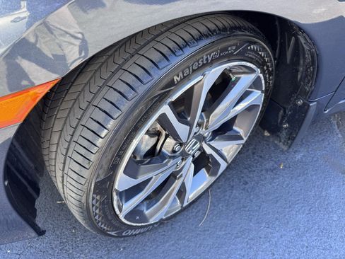 Used 2021 Honda Civic Touring image 15