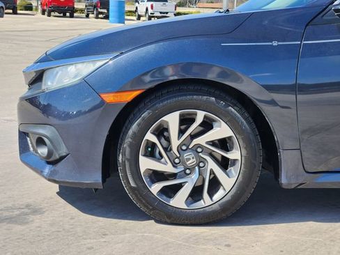 Used 2018 Honda Civic EX image 9