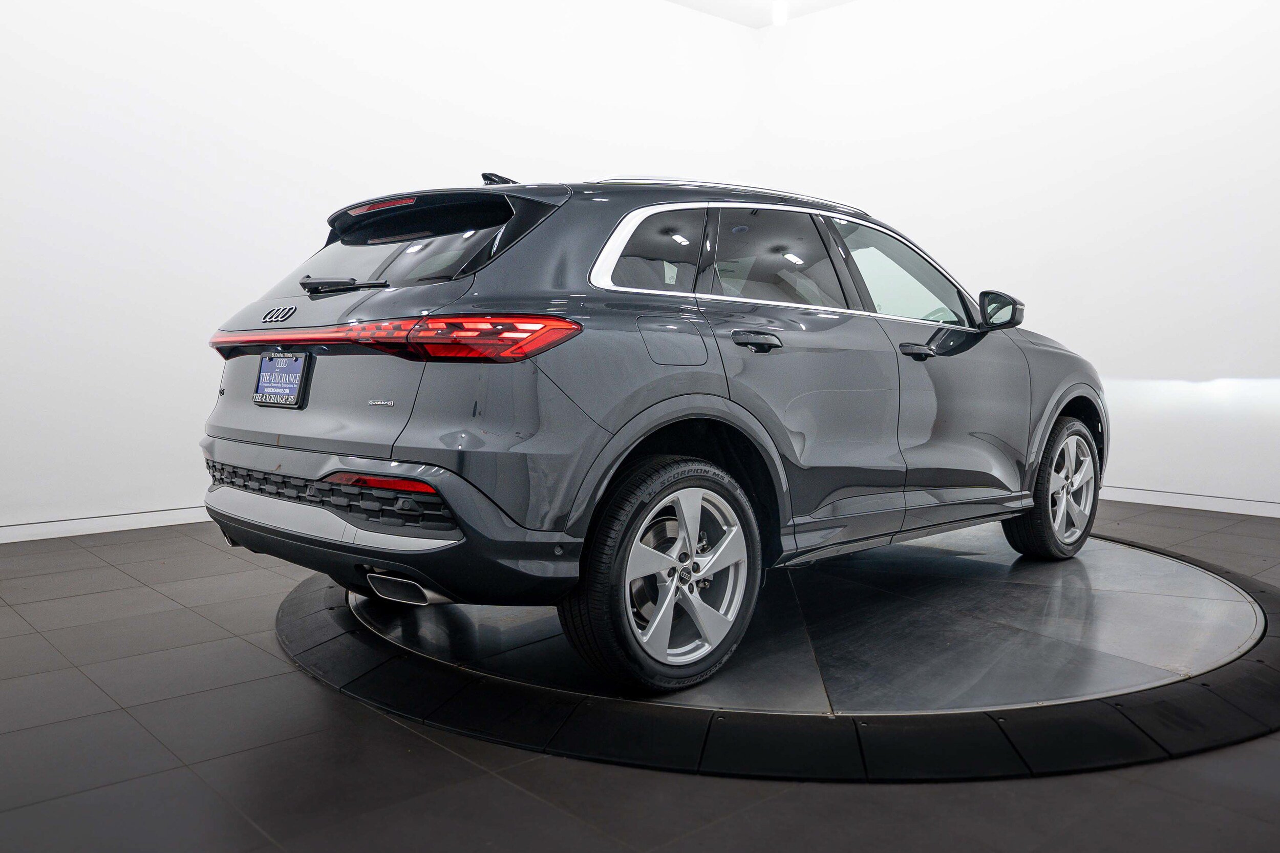 Used 2025 Audi Q5 Premium Plus AWD/4WD image 4