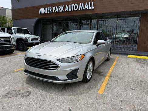 Used 2019 Ford Fusion SE FWD image 1