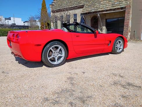 Used 1998 Chevrolet Corvette Convertible w/ Memory Pkg image 17