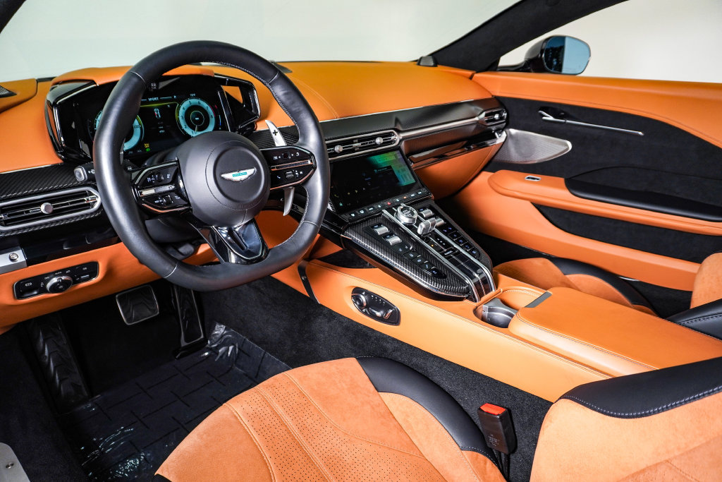 Used 2025 Aston Martin V8 Vantage Coupe RWD image 23