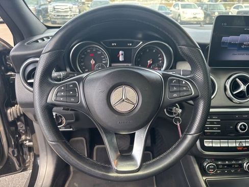 Used 2020 Mercedes-Benz GLA 250 4MATIC w/ Premium Package image 16