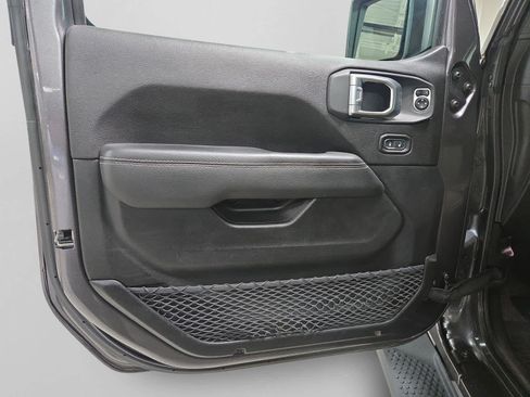 Used 2019 Jeep Wrangler Unlimited Sahara AWD/4WD image 14