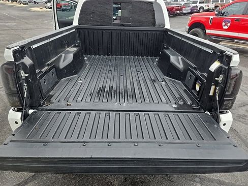 Used 2018 Toyota Tacoma TRD Sport w/ Technology Package image 34