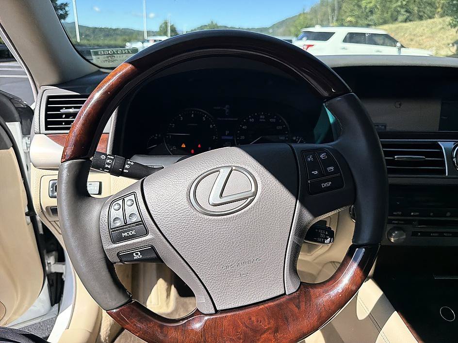 Used 2013 Lexus LS 460 w/ Comfort Pkg RWD image 13