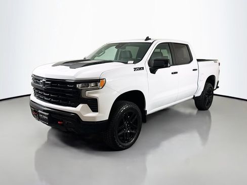 Used 2025 Chevrolet Silverado 1500 LT Trail Boss w/ Convenience Package II AWD/4WD image 3