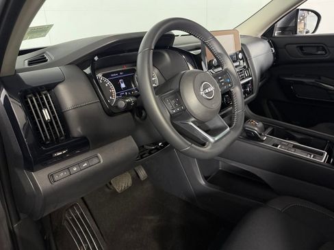 Used 2025 Nissan Pathfinder SV FWD image 21