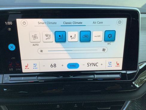 New 2026 Volkswagen Atlas Cross Sport SE image 24