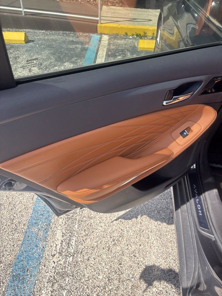 Used 2019 Toyota Avalon Limited FWD image 12