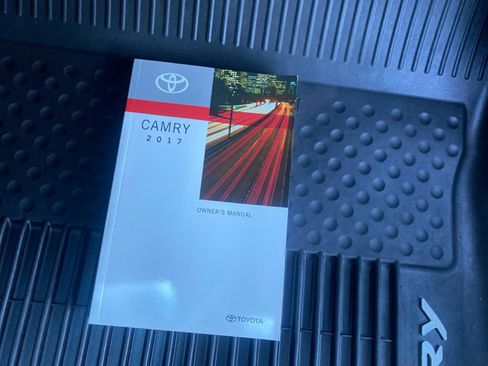 Used 2017 Toyota Camry SE image 29