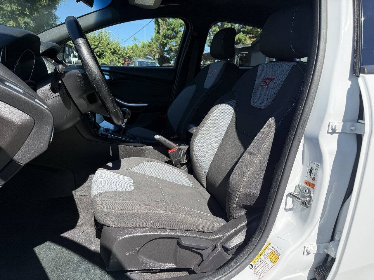 Used 2017 Ford Focus ST FWD image 9