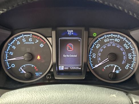 Used 2016 Toyota Tacoma TRD Off-Road w/ Towing Package RWD image 14